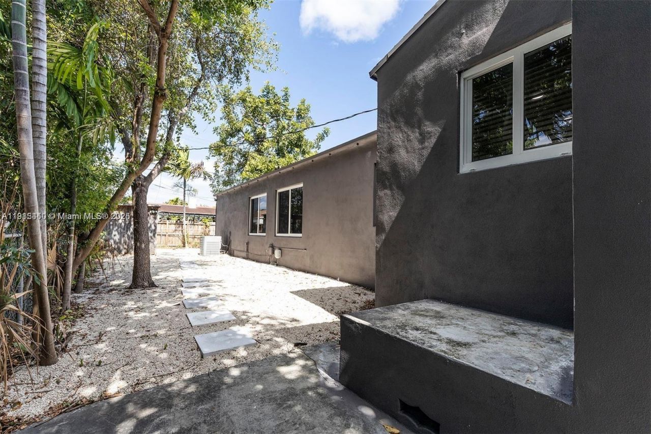 753 NE 81st St, Miami, FL 33138 Photo