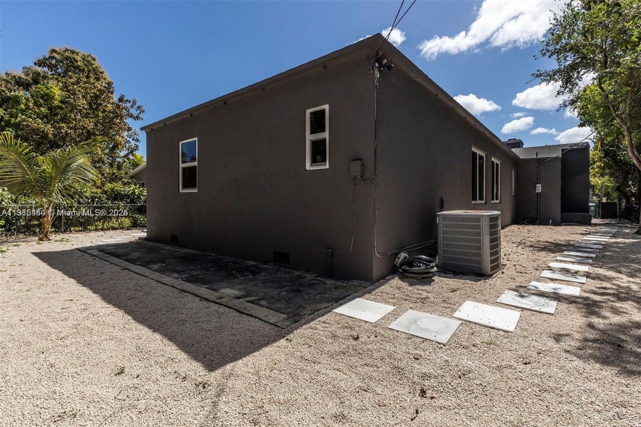 753 NE 81st St, Miami, FL 33138 Photo