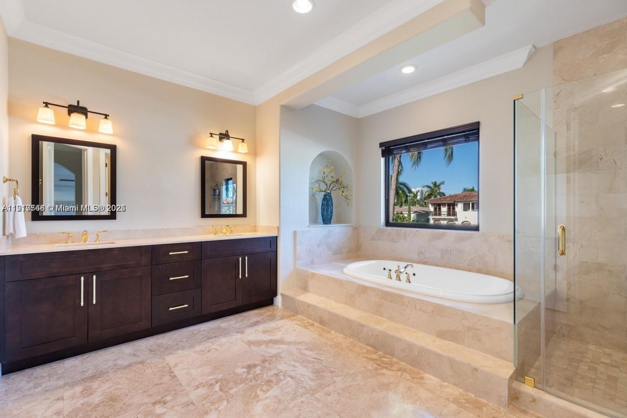 16433 NE 31st Ave, North Miami Beach, FL 33160 Photo