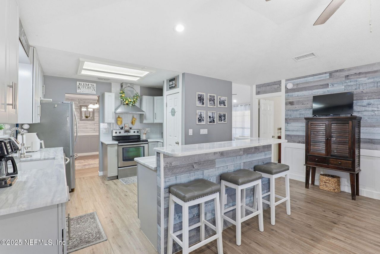 8499 Bandera Circle W, Jacksonville, FL 32244 Photo