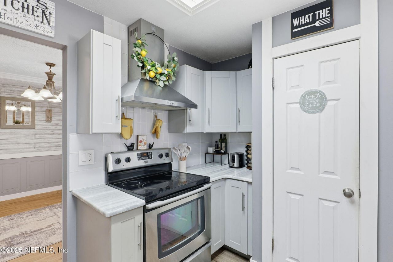 8499 Bandera Circle W, Jacksonville, FL 32244 Photo