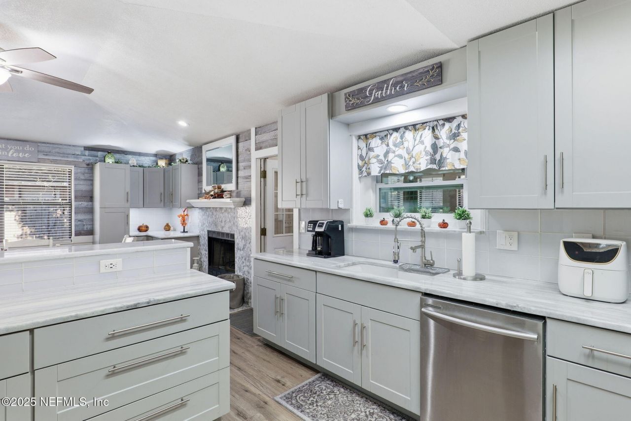 8499 Bandera Circle W, Jacksonville, FL 32244 Photo