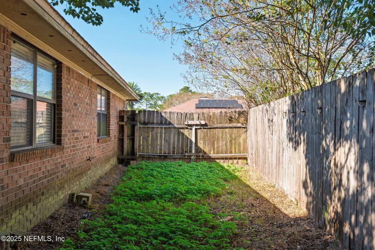 8499 Bandera Circle W, Jacksonville, FL 32244 Photo