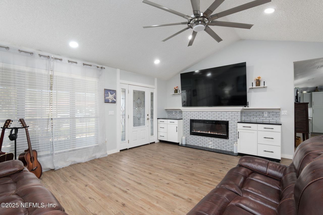 8499 Bandera Circle W, Jacksonville, FL 32244 Photo