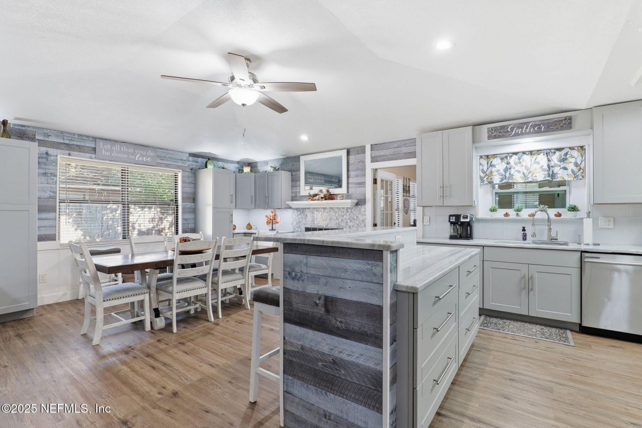 8499 Bandera Circle W, Jacksonville, FL 32244 Photo