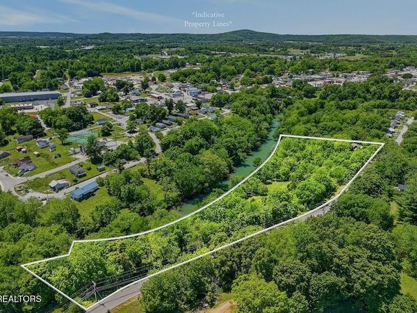 301 W Everett St, Sparta, TN 38583