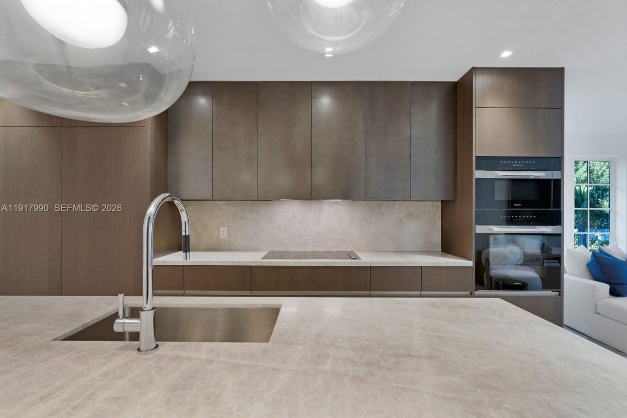 2219 Ibis Isle Road E, Palm Beach, FL 33480 Photo