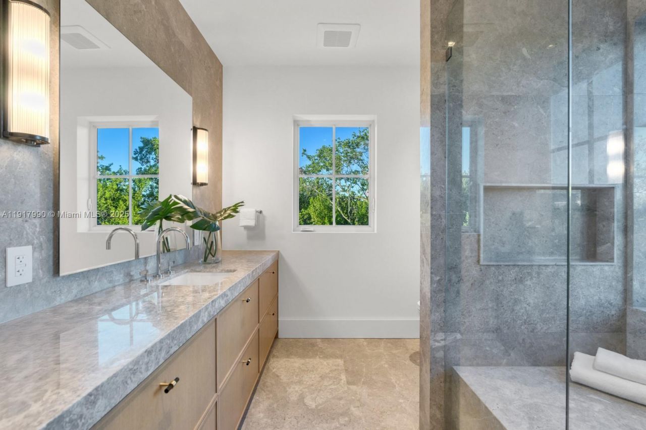 2219 Ibis Isle Road E, Palm Beach, FL 33480 Photo