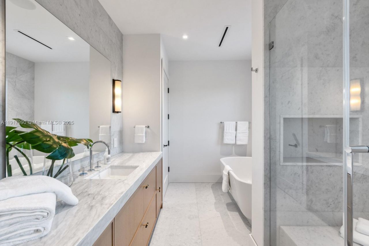 2219 Ibis Isle Road E, Palm Beach, FL 33480 Photo