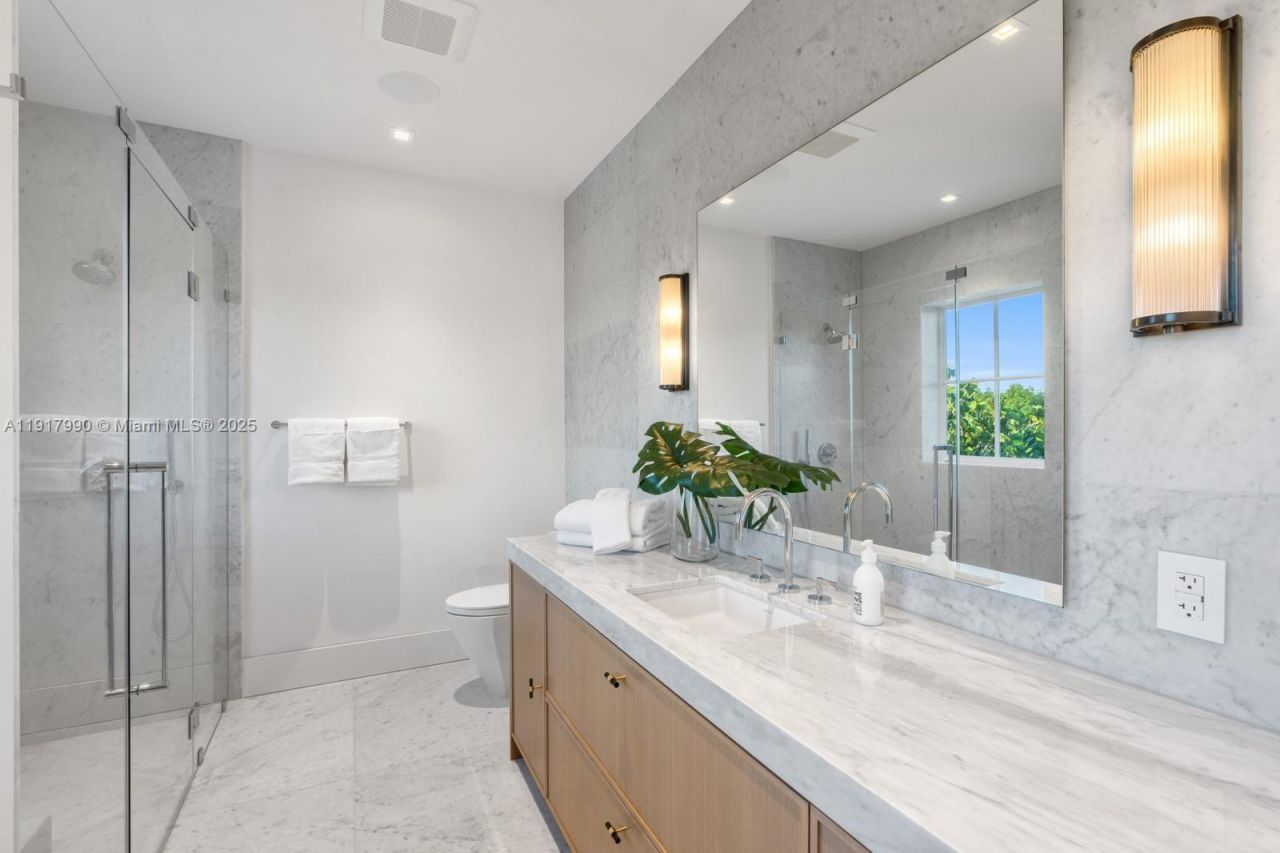 2219 Ibis Isle Road E, Palm Beach, FL 33480 Photo