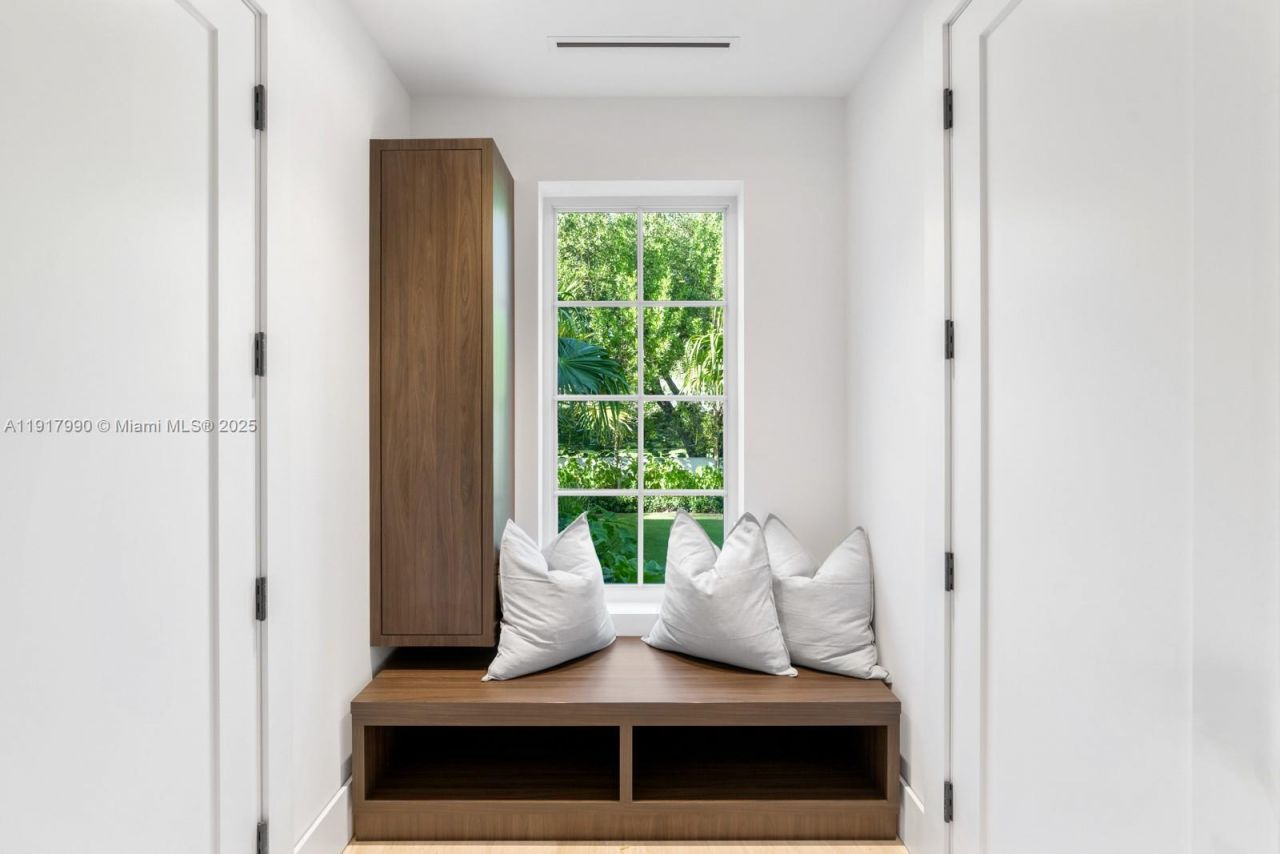 2219 Ibis Isle Road E, Palm Beach, FL 33480 Photo