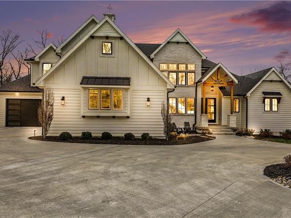 9450 Marion Street, Lenexa, KS 66220