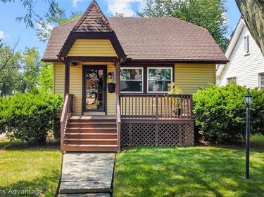 1449 Wayburn Street, Grosse Pointe, MI 48230