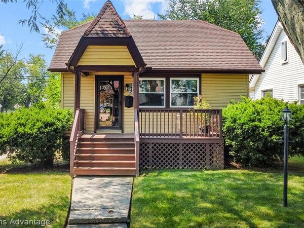 1449 Wayburn Street, Grosse Pointe, MI 48230