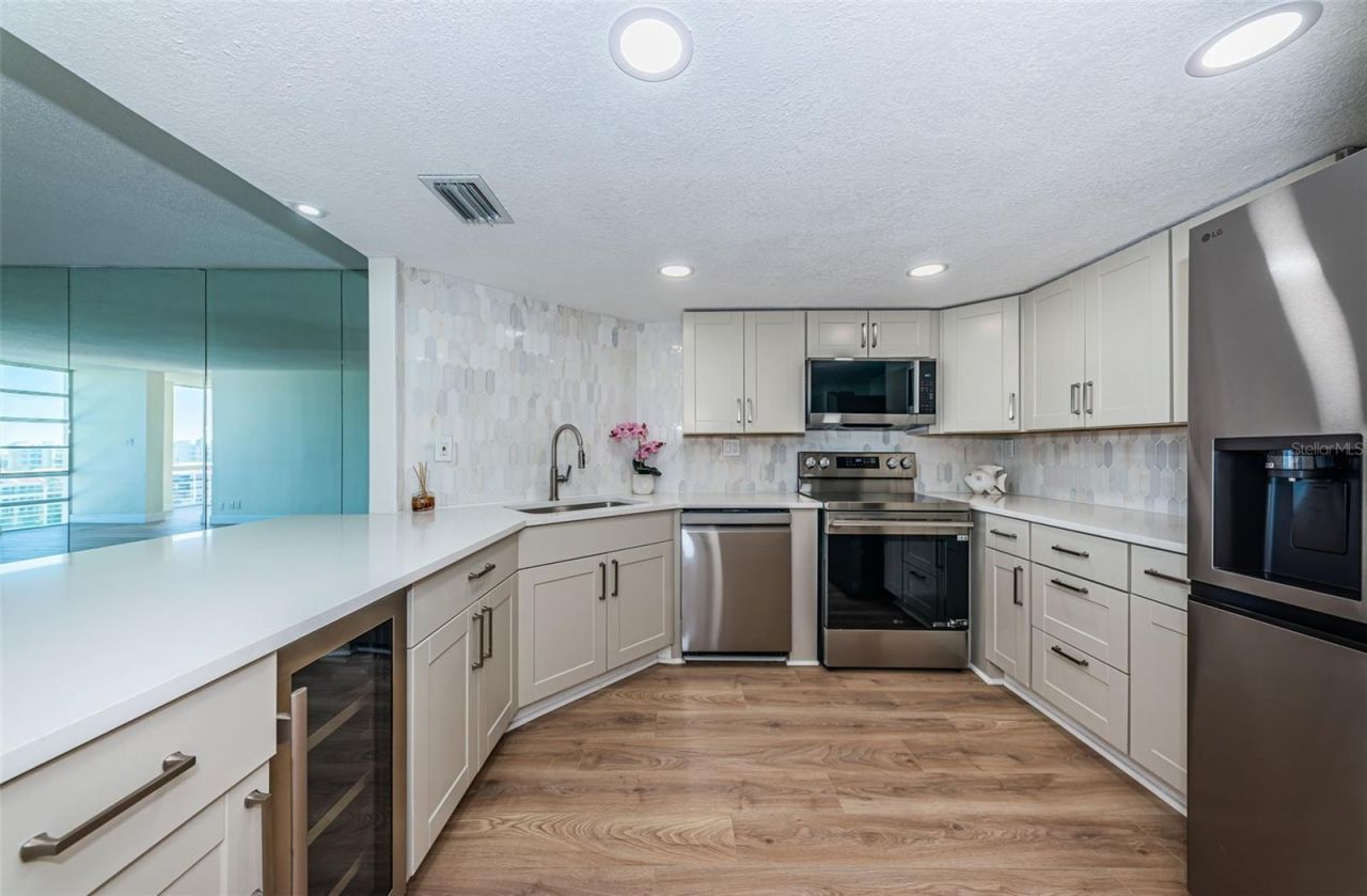 7400 Sun Island Drive S, Unit 806, South Pasadena, FL 33707 Photo