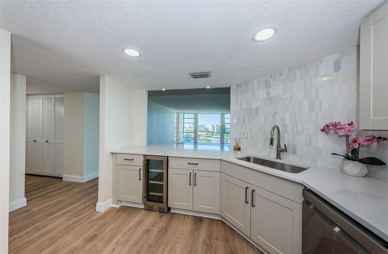 7400 Sun Island Drive S, Unit 806, South Pasadena, FL 33707 Photo