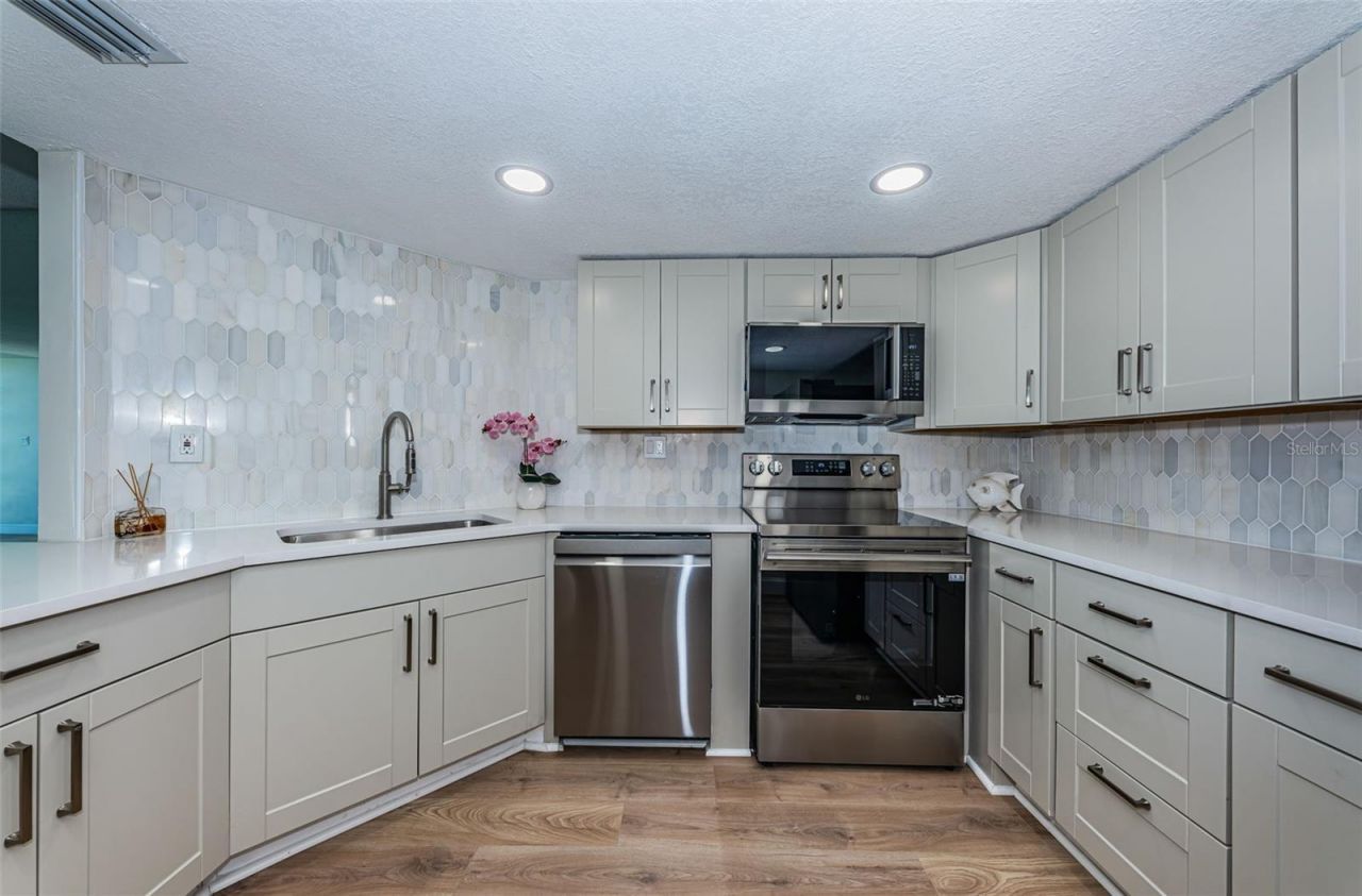7400 Sun Island Drive S, Unit 806, South Pasadena, FL 33707 Photo