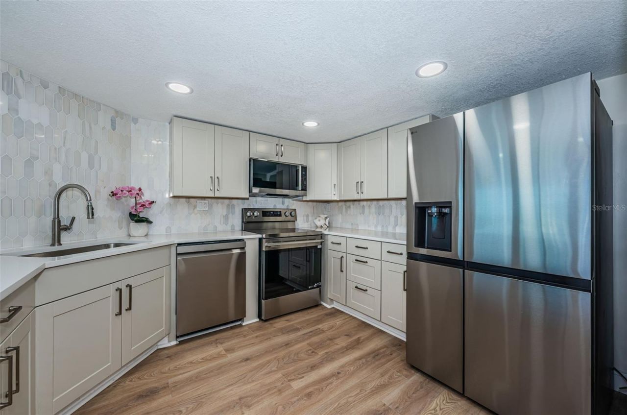 7400 Sun Island Drive S, Unit 806, South Pasadena, FL 33707 Photo