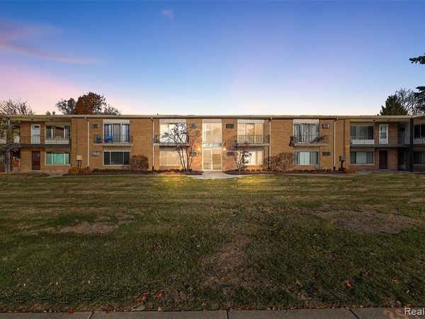 2859 E Maple Road, Birmingham, MI 48009
