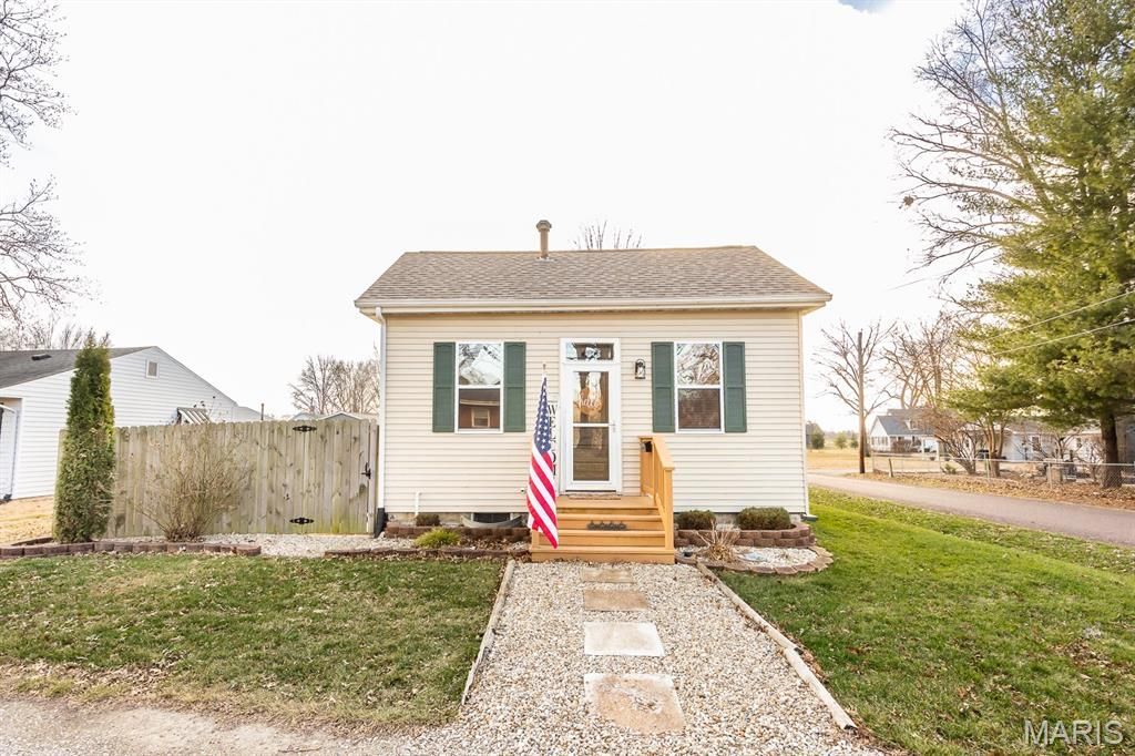 824 W State Street, Mascoutah, IL 62258 Main Photo