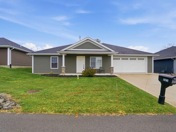 221 Falcon Street, Unit 16, Bellefontaine, OH 43311