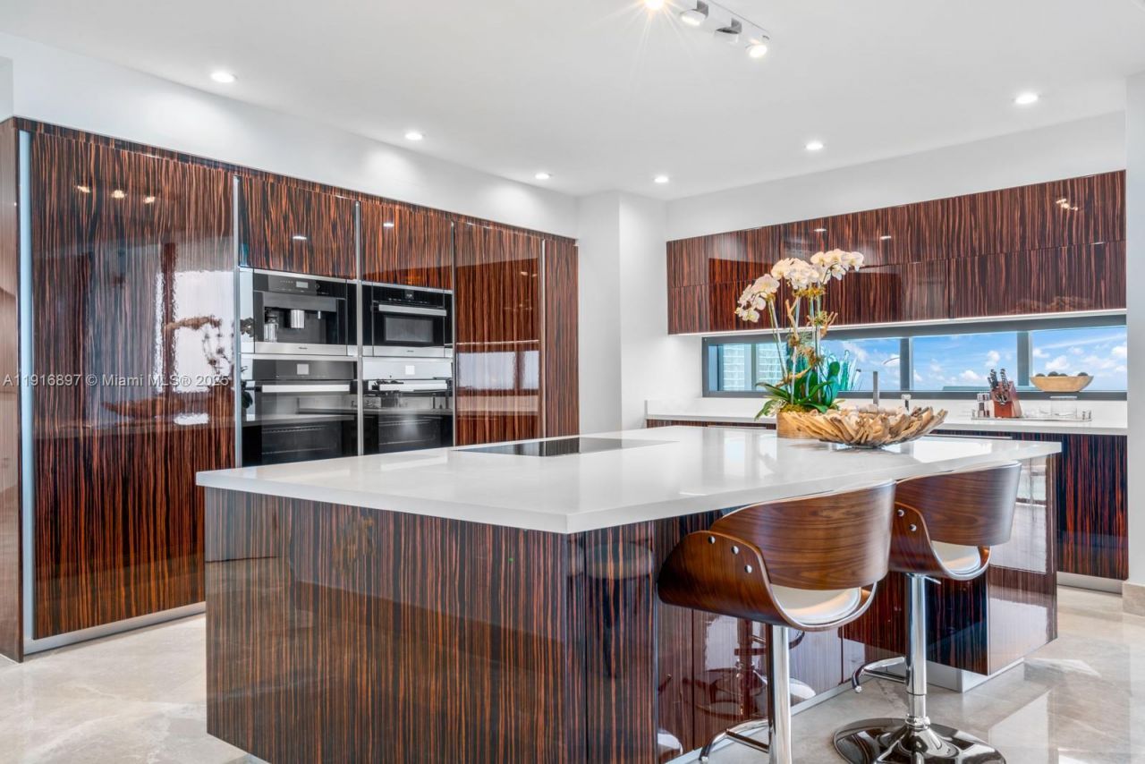 18555 Collins Ave, Unit 5105, Sunny Isles Beach, FL 33160 Photo