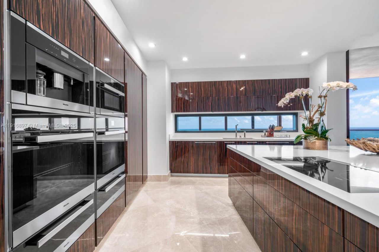 18555 Collins Ave, Unit 5105, Sunny Isles Beach, FL 33160 Photo