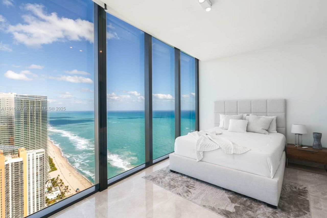 18555 Collins Ave, Unit 5105, Sunny Isles Beach, FL 33160 Photo