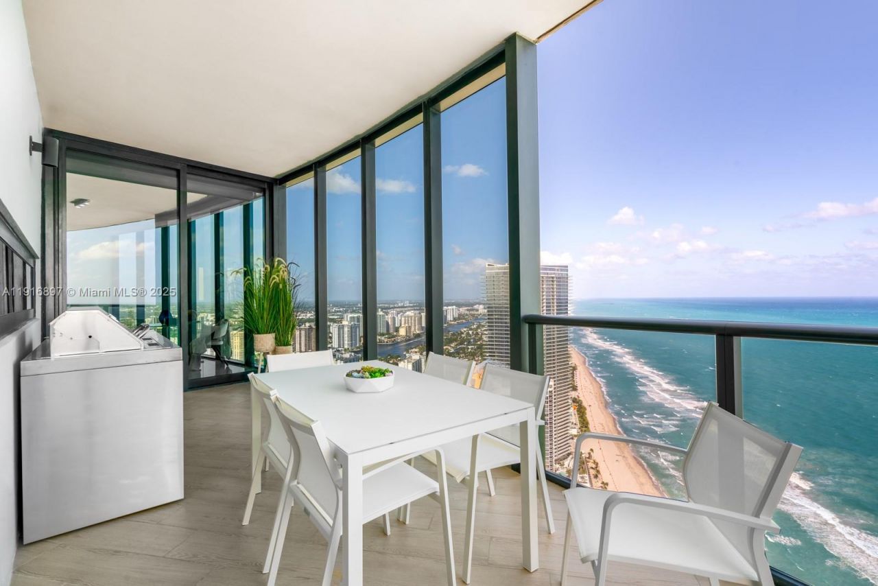 18555 Collins Ave, Unit 5105, Sunny Isles Beach, FL 33160 Photo