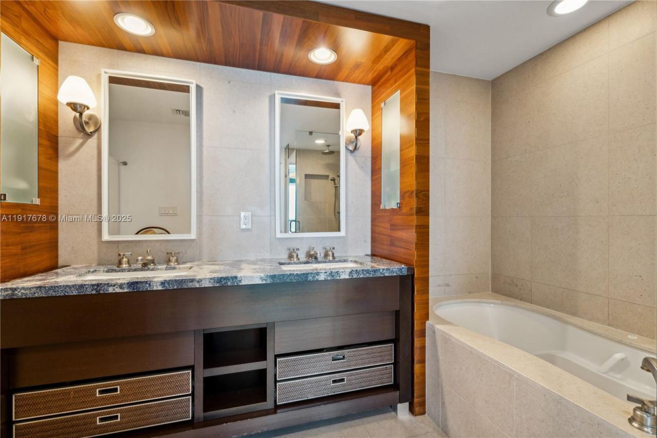 6799 Collins Ave, Unit 1602, Miami Beach, FL 33141 Photo