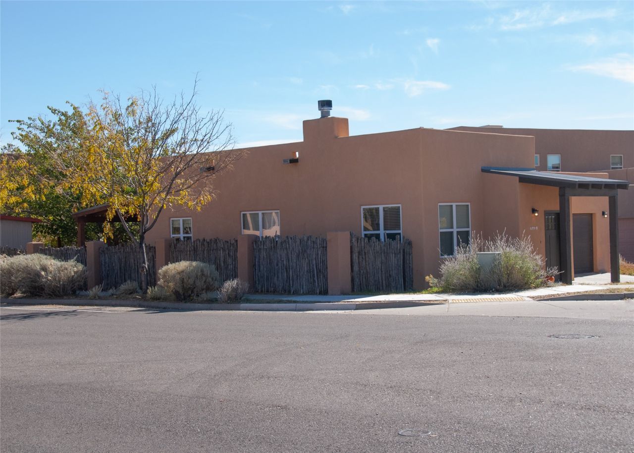 7000 Camino Rojo, Santa Fe, NM 87507 Main Photo