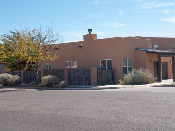 7000 Camino Rojo, Santa Fe, NM 87507