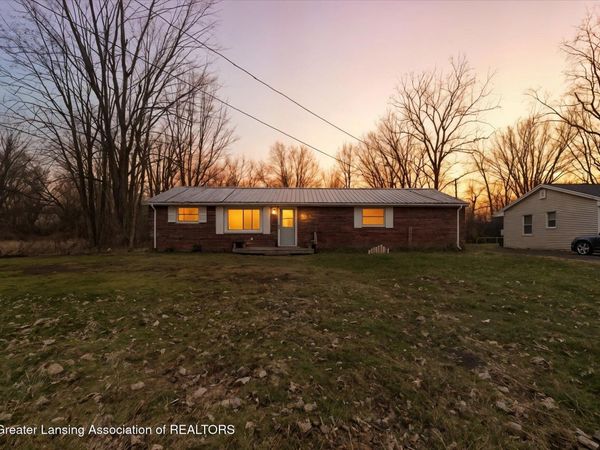 5424 S Waverly Road, Lansing, MI 48911