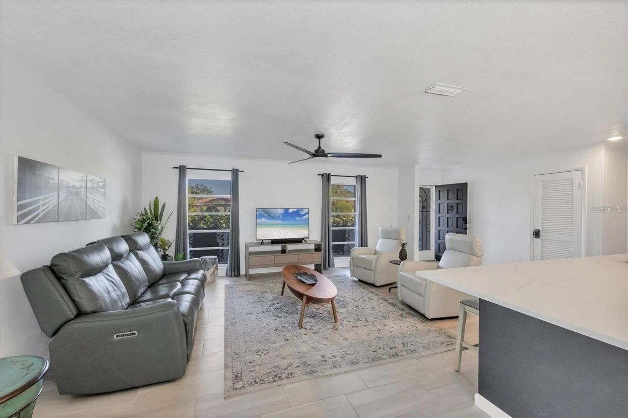 2410 Cass Street, Sarasota, FL 34231 Photo