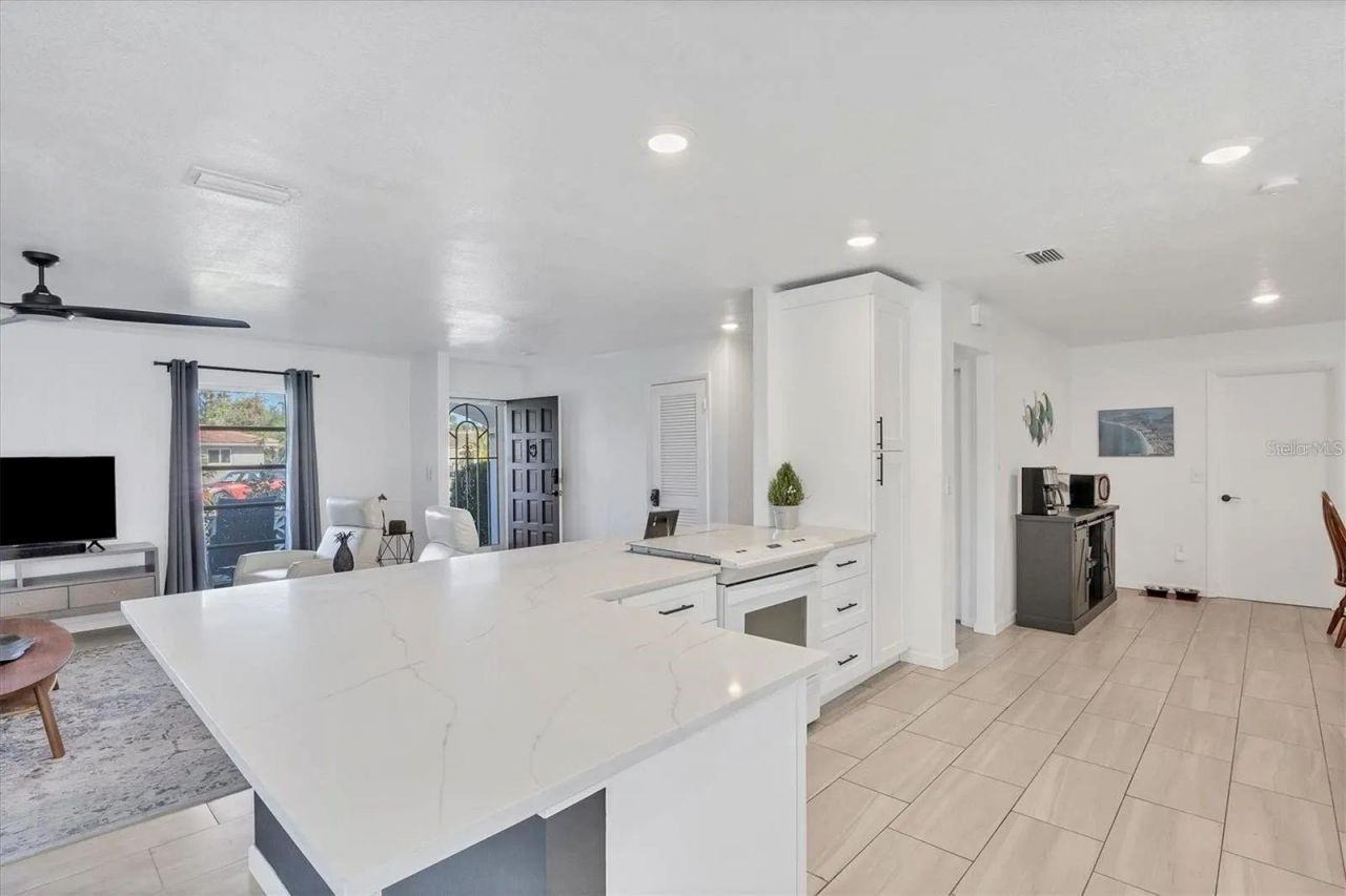 2410 Cass Street, Sarasota, FL 34231 Photo