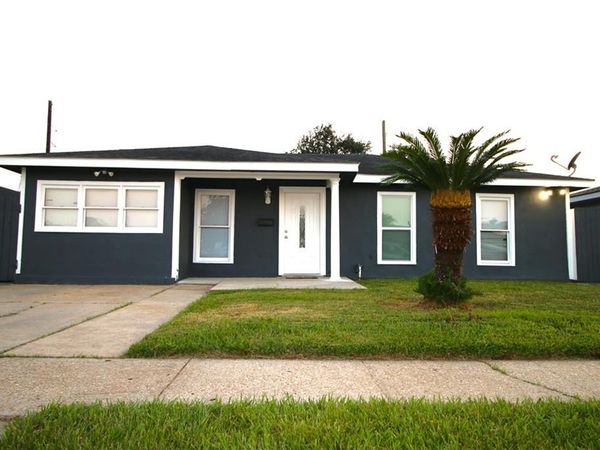 2836 GLENBROOK Drive, Gretna, LA 70056