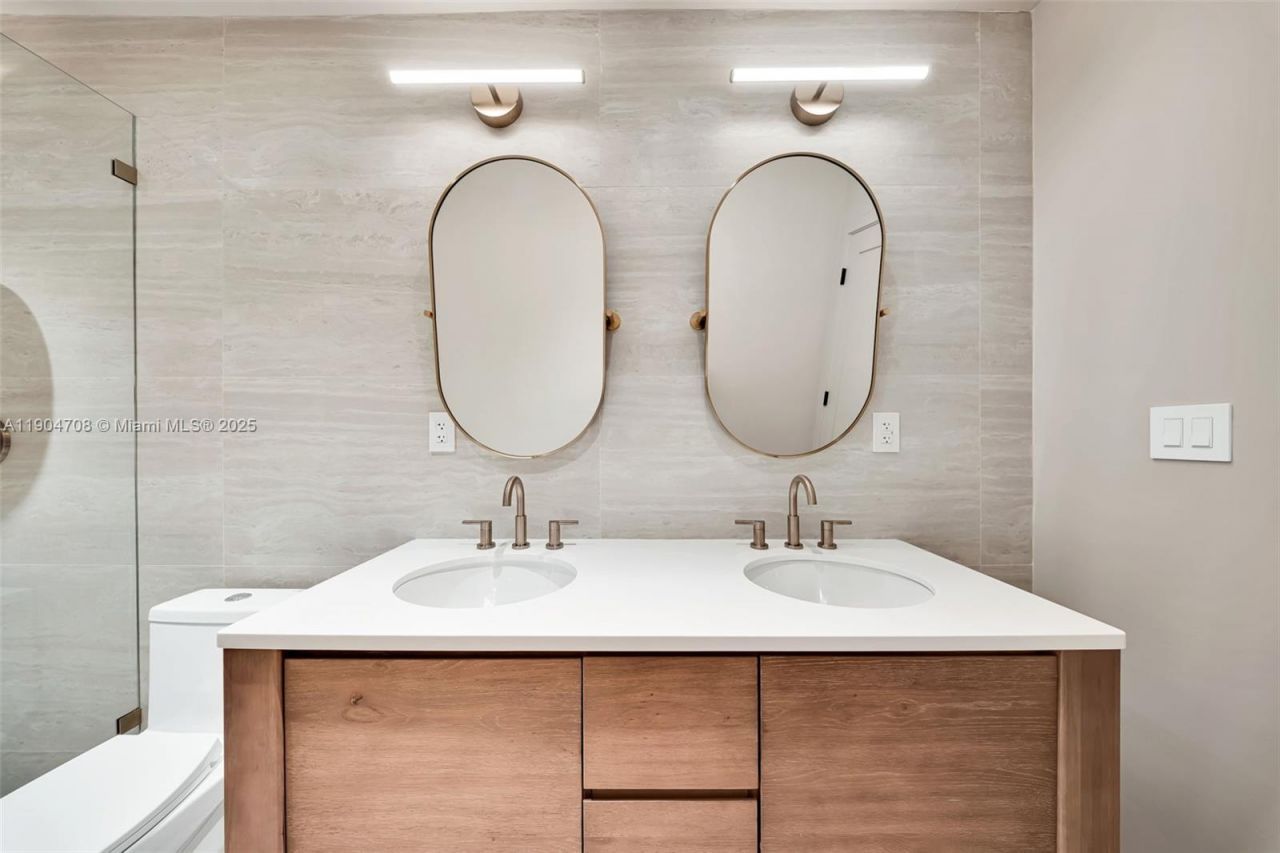 2625 SW 32nd Ct, Miami, FL 33133 Photo