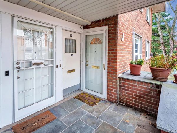 200 S Middle Neck Road, Unit J-6, Great Neck, NY 11021