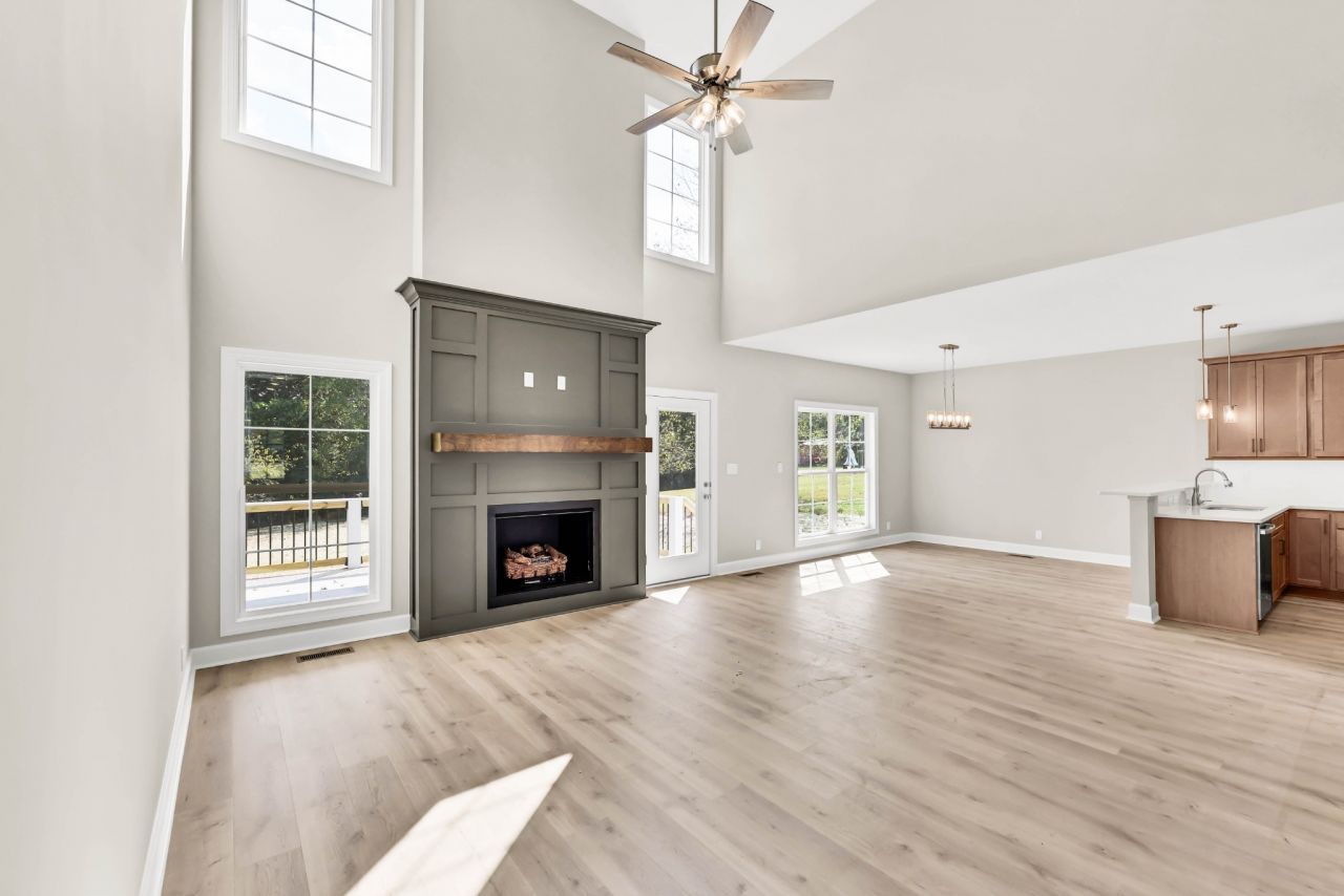 262 Rossview Rd, Clarksville, TN 37043 Main Photo