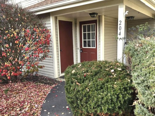 204 Victory Way, Halfmoon, NY 12065