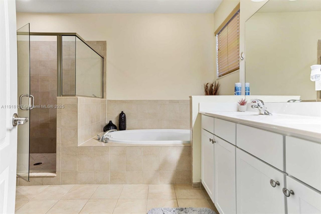 8456 Lake Majesty Ln, Unit 8456, Parkland, FL 33076 Photo