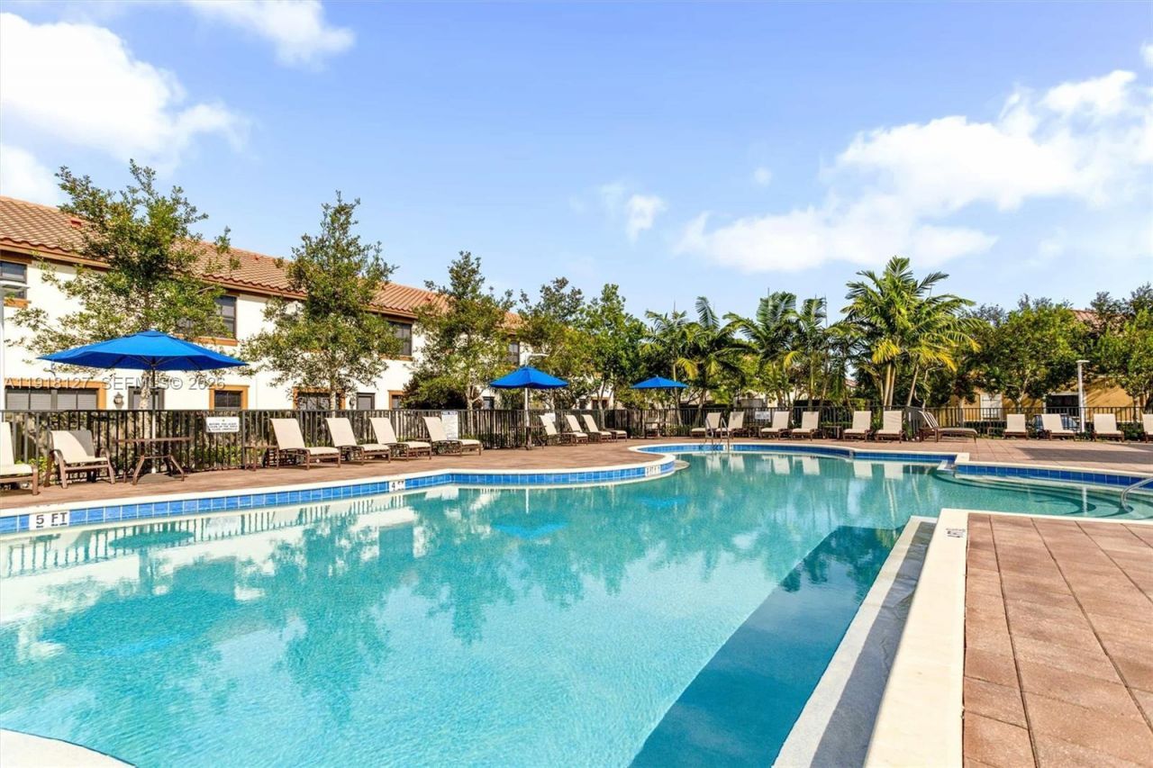 8456 Lake Majesty Ln, Unit 8456, Parkland, FL 33076 Photo