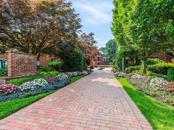 99 S Park Avenue, Unit 311, Rockville Centre, NY 11570