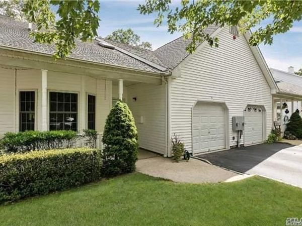 6 Oyster Cove Lane, Blue Point, NY 11715