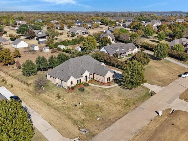 7701 Oak Creek Lane, Denton, TX 76208