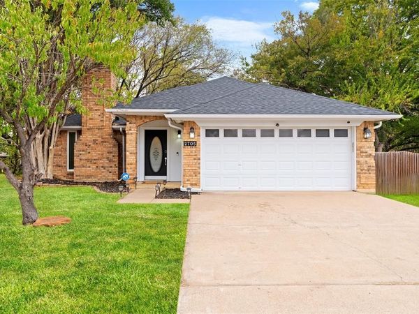 2705 Dover Gardens Drive, Arlington, TX 76017