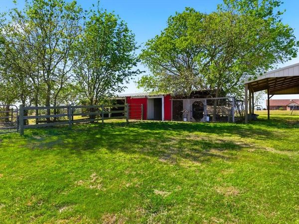 3873 Lois Road E, Sanger, TX 76266