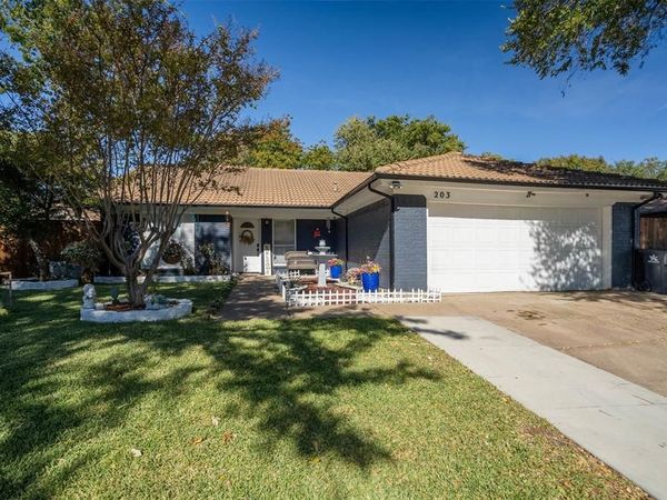 203 Lemon Drive, Arlington, TX 76018