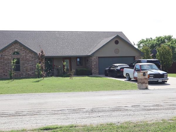 902 El Campo Drive, Rio Vista, TX 76093