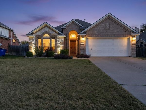 704 Dickerson Lane, Mansfield, TX 76063